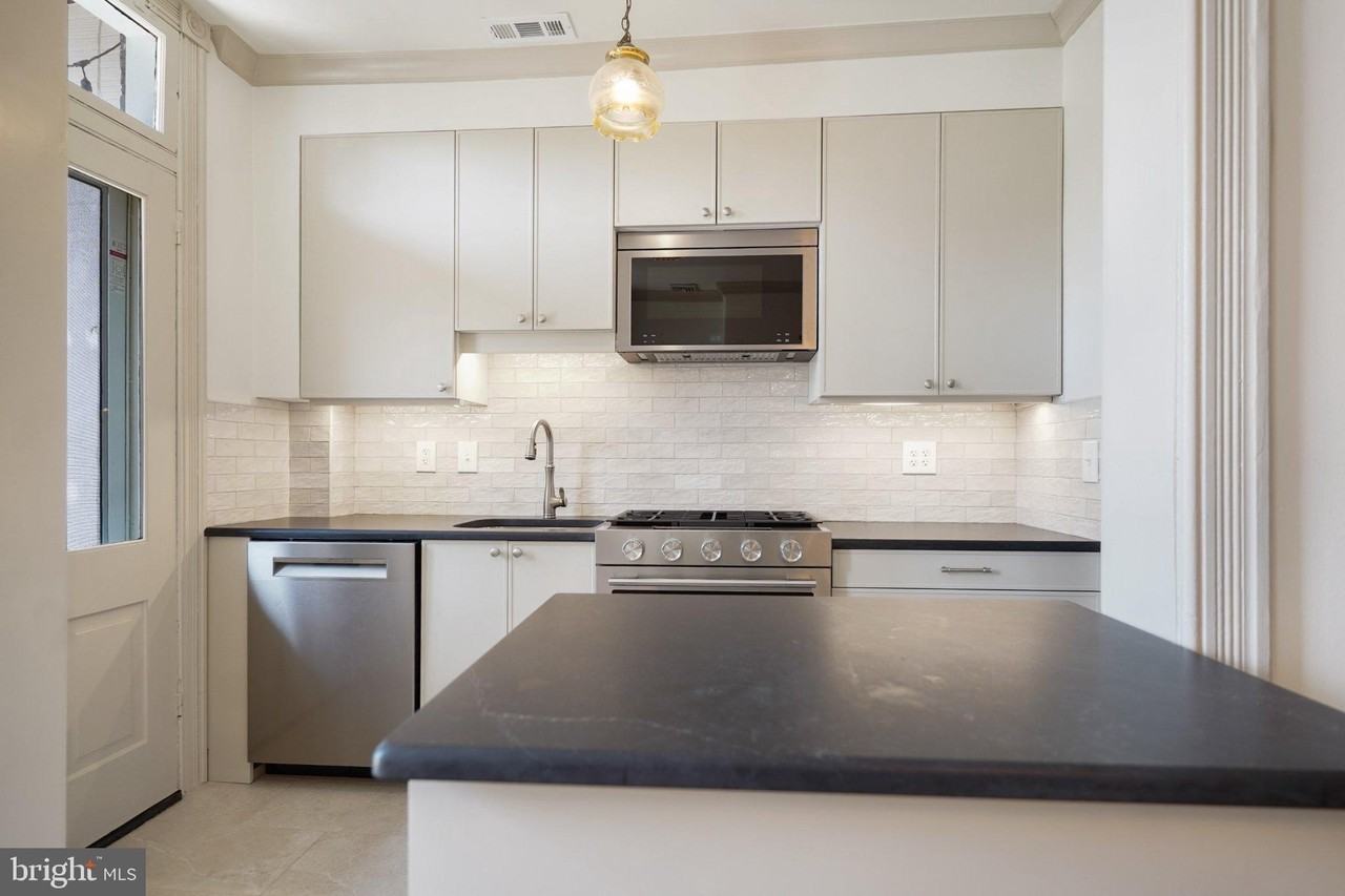 405 Constitution Ave Ne #A - Photo 7 of 22