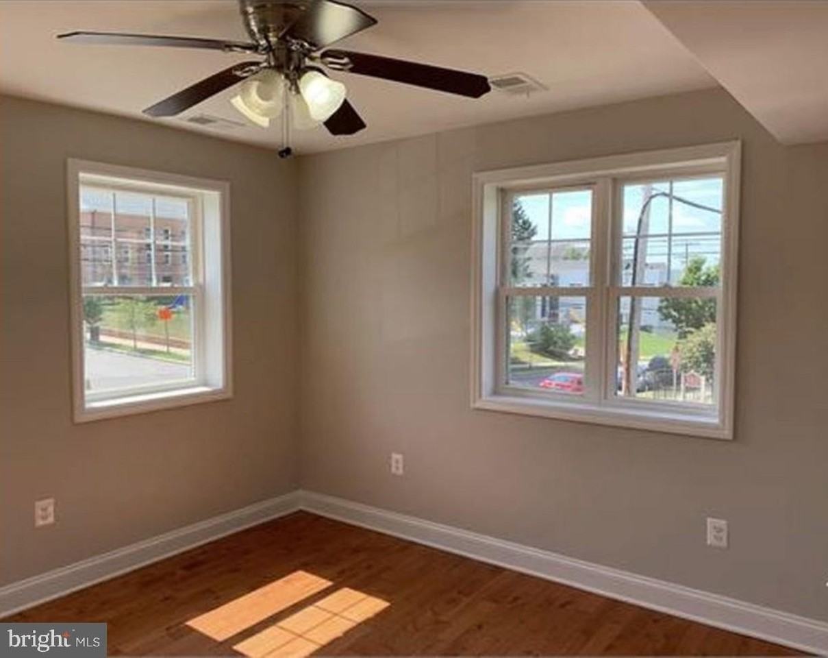 3878 9th St Se #102 - Photo 4 of 10