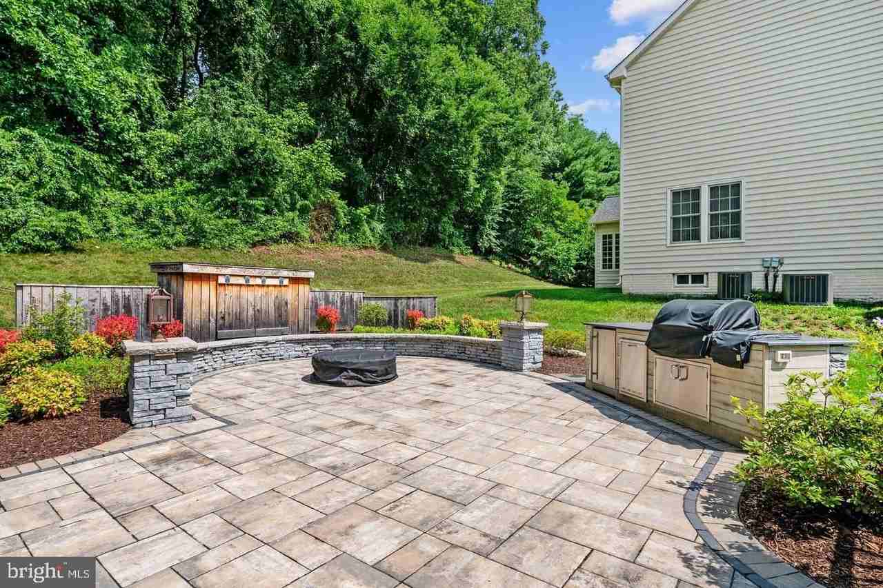 3 Sewall Ct - Photo 2 of 50