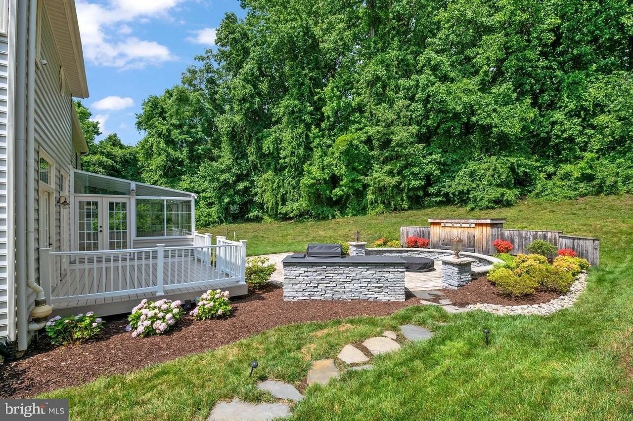 3 Sewall Ct - Photo 5 of 50