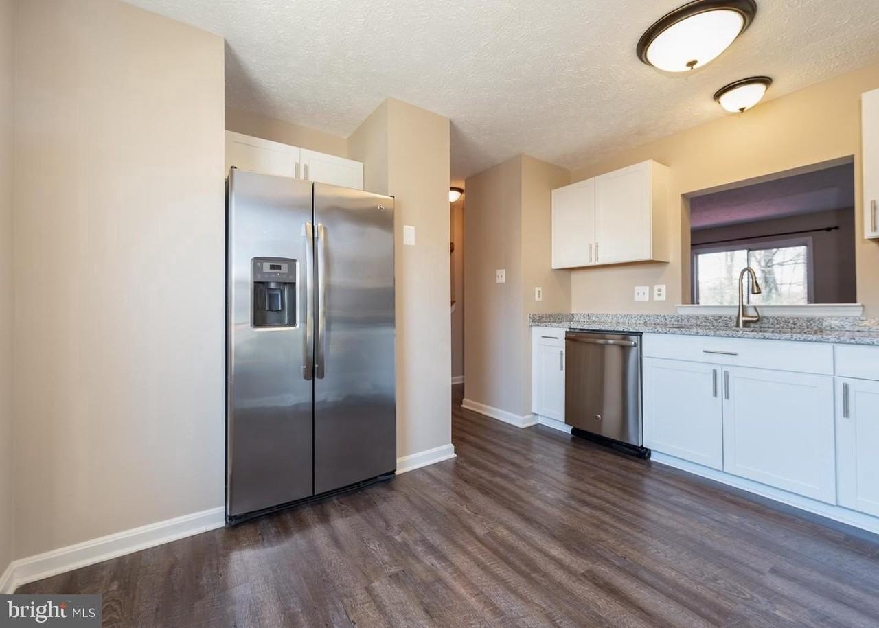 645 Realm Ct W - Photo 4 of 19