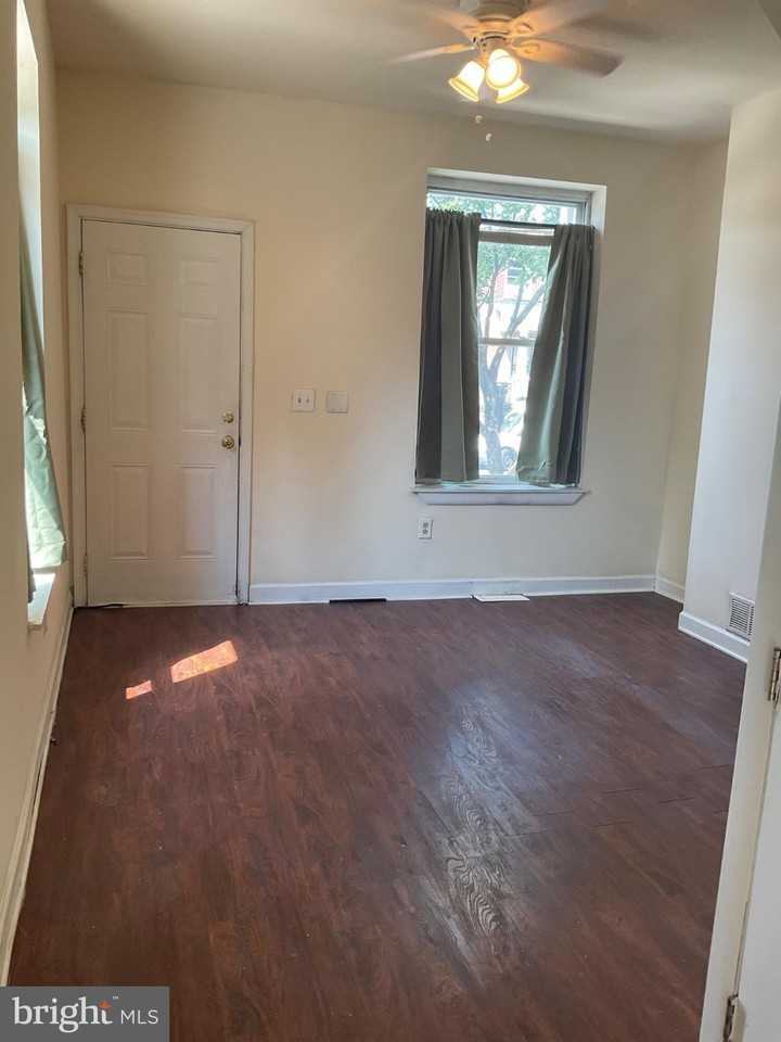 2525 Barclay St - Photo 2 of 20