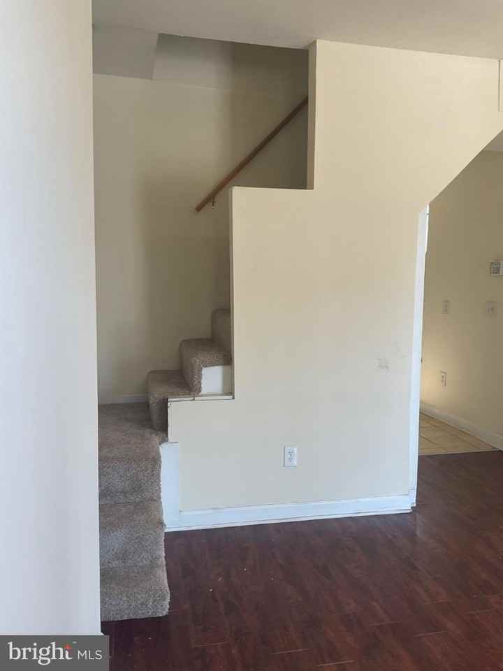 2525 Barclay St - Photo 3 of 20