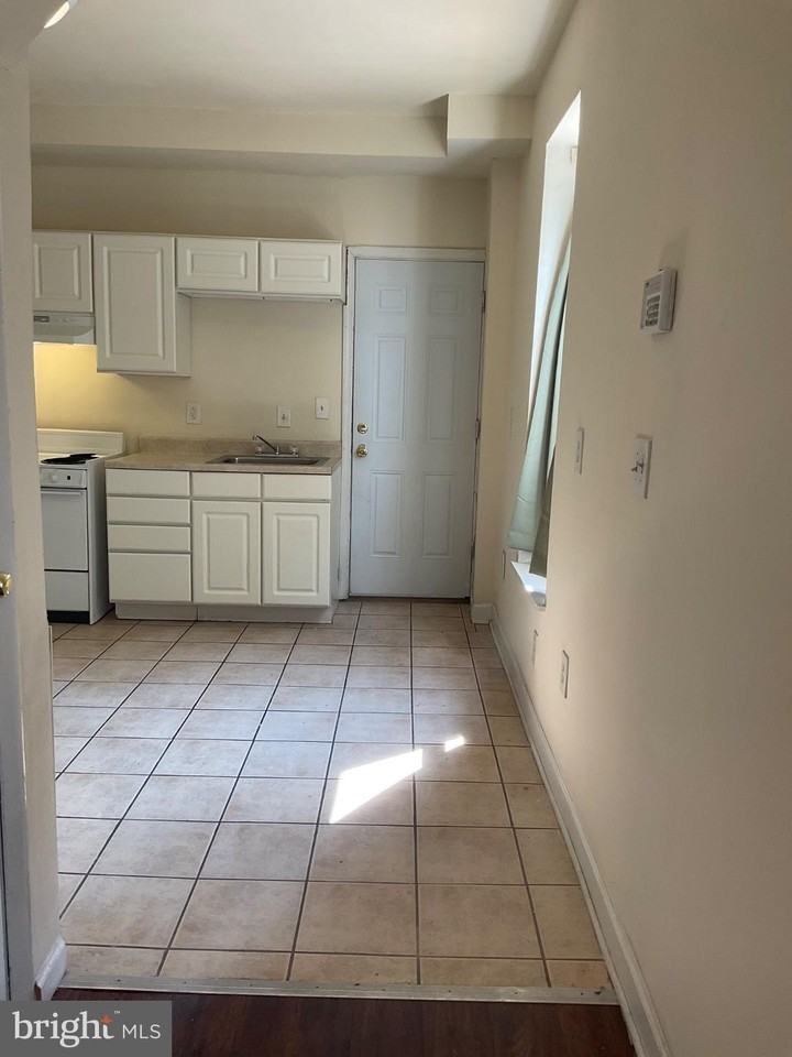 2525 Barclay St - Photo 4 of 20