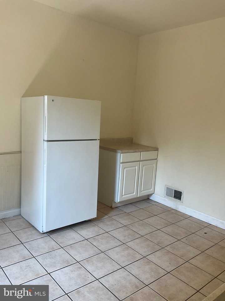 2525 Barclay St - Photo 7 of 20