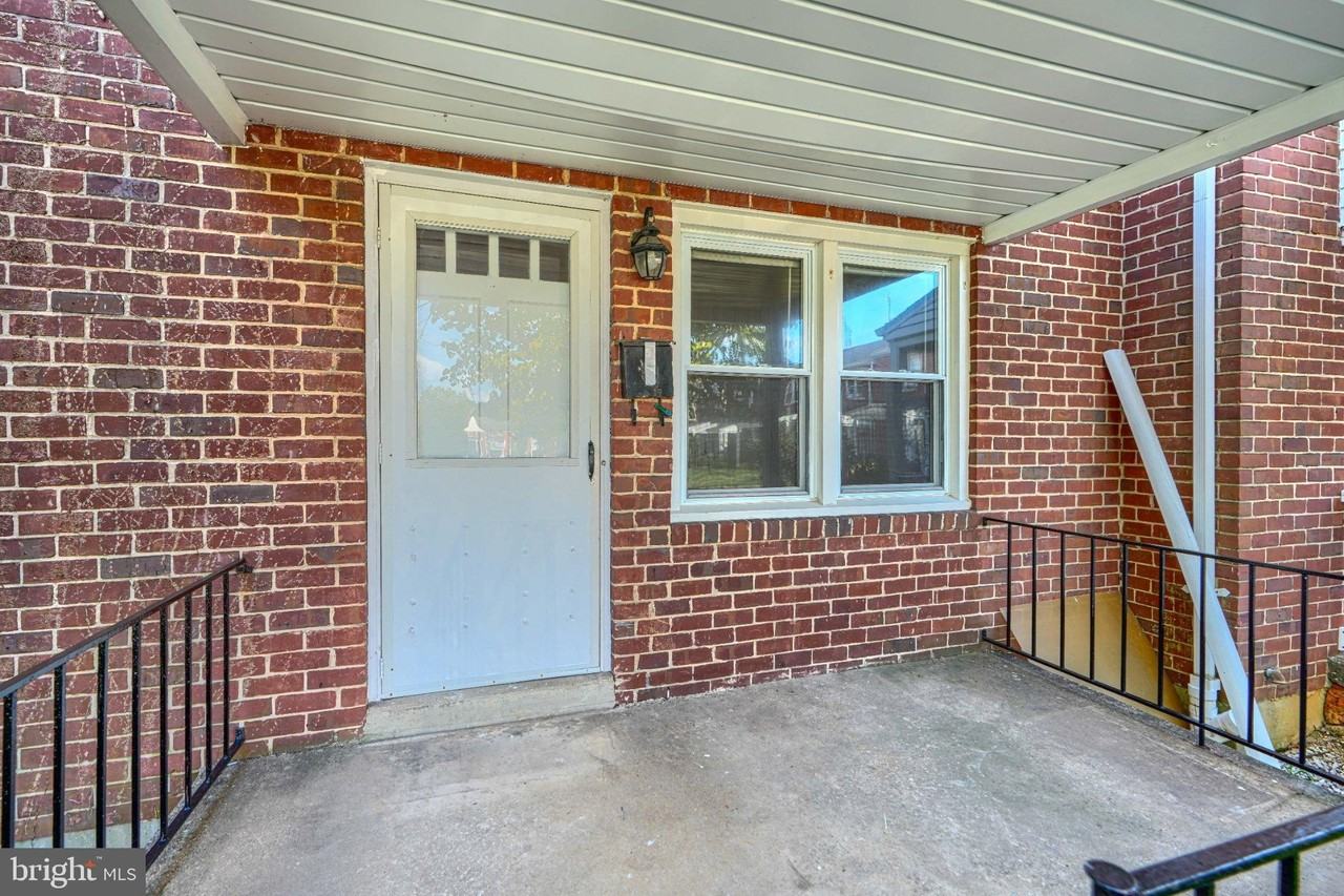3 Wilfred Ct - Photo 3 of 33