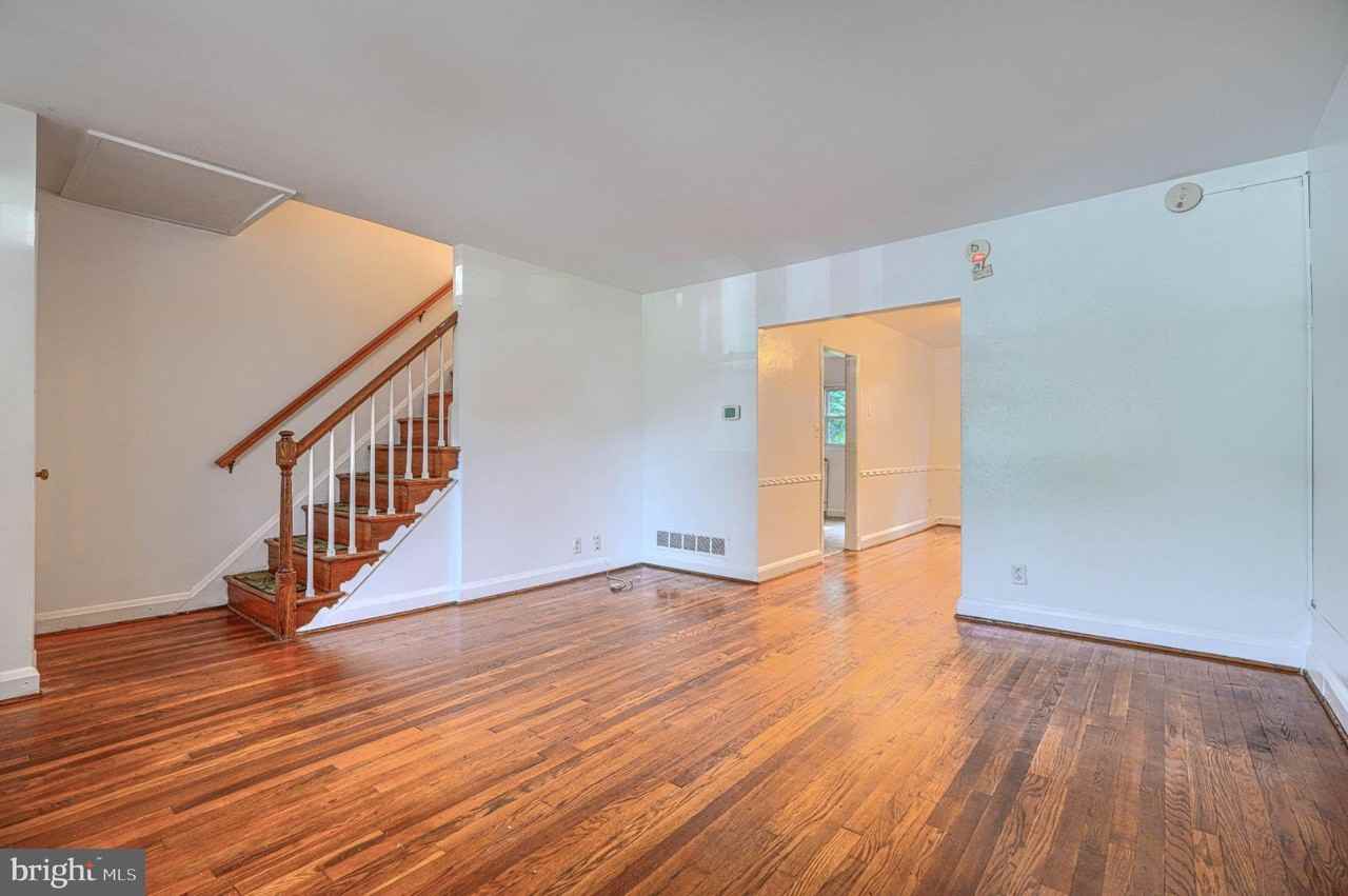 3 Wilfred Ct - Photo 4 of 33