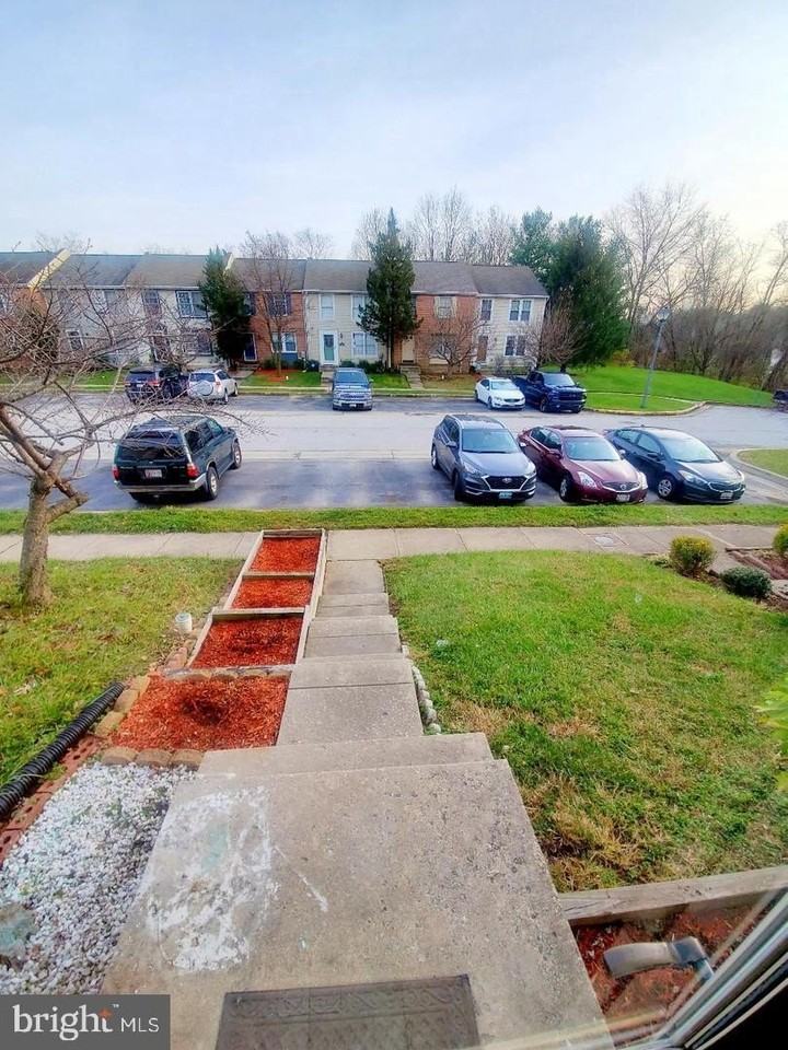 24 Ramsgate Ct - Photo 3 of 50