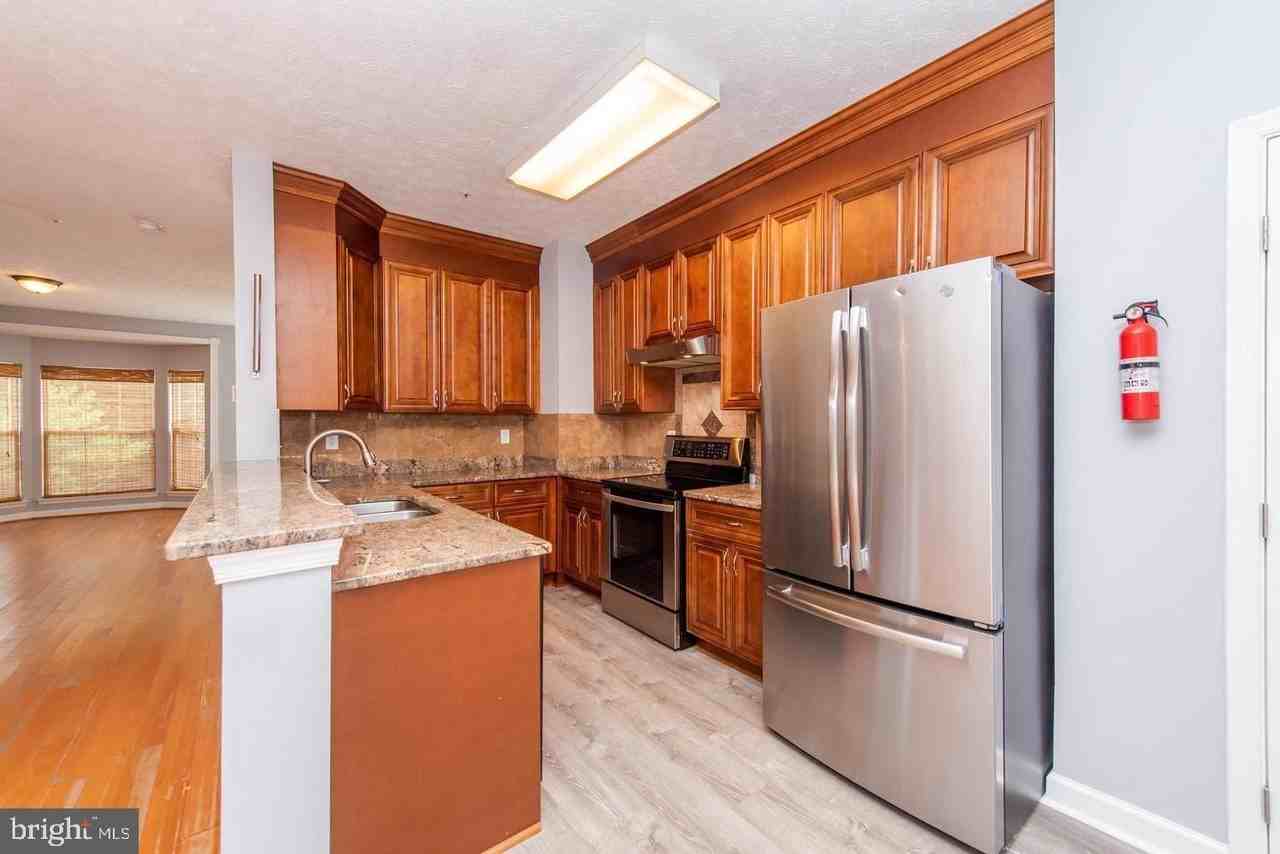 8404 Oak Meade Way - Photo 3 of 17