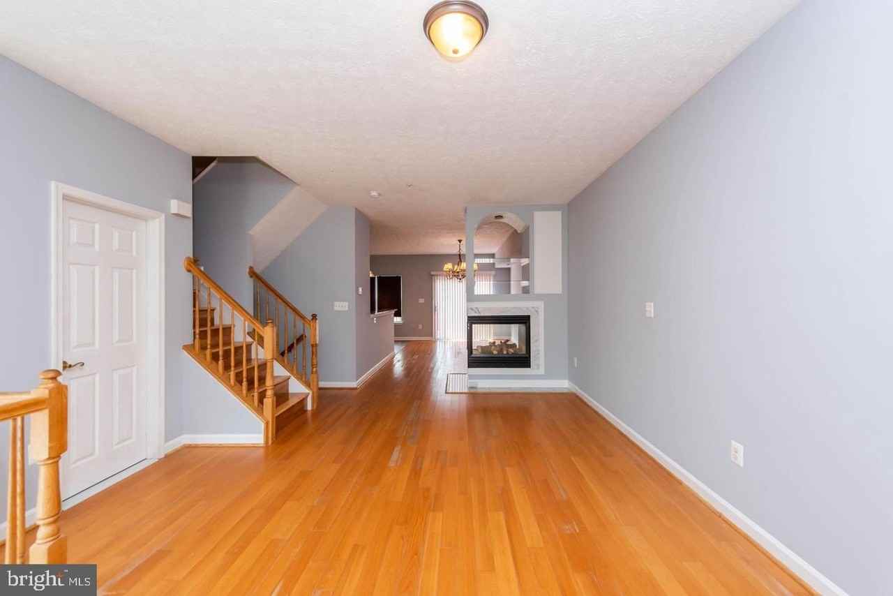 8404 Oak Meade Way - Photo 6 of 17