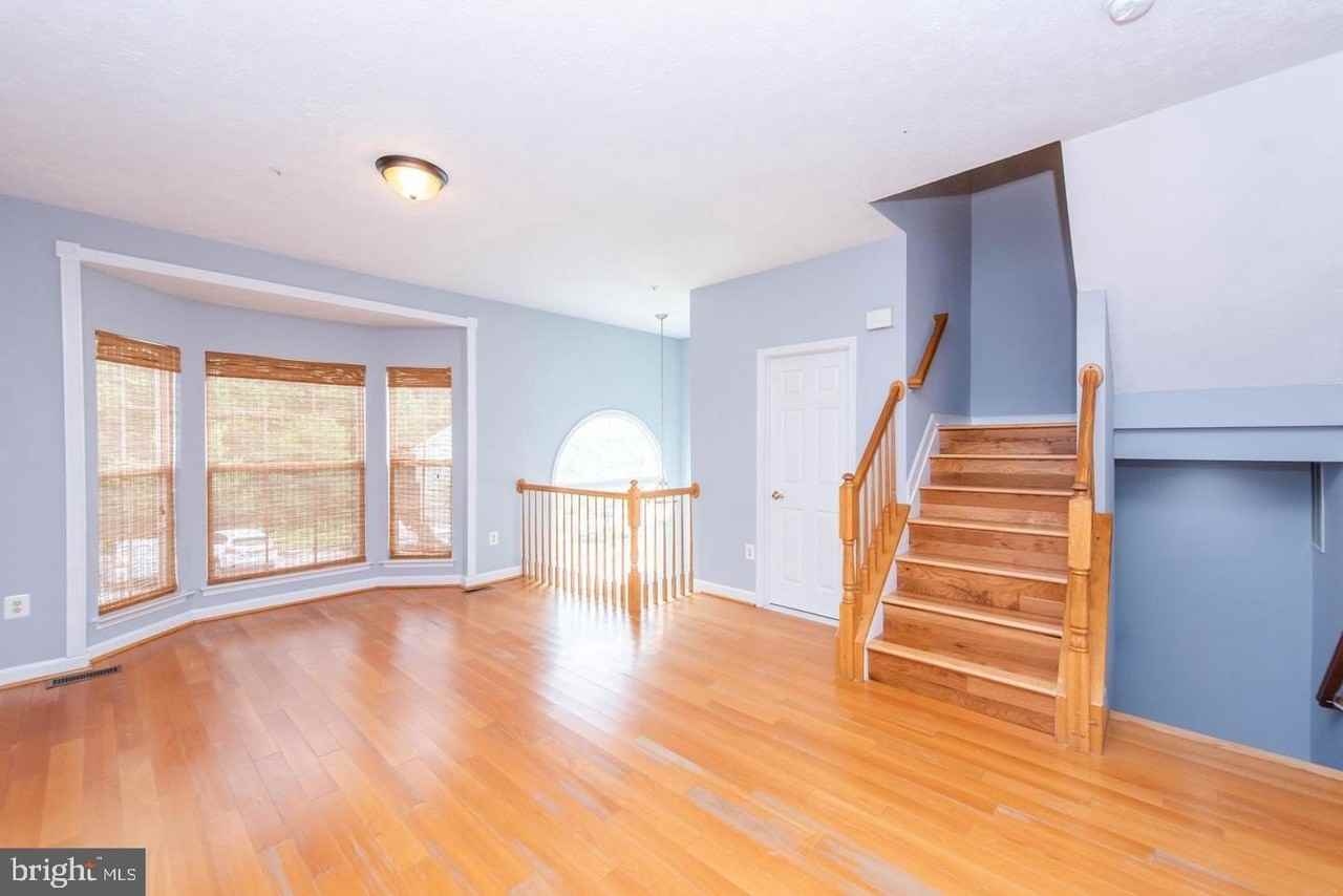8404 Oak Meade Way - Photo 7 of 17