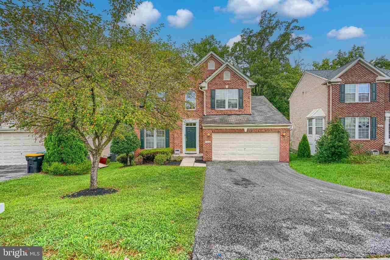 7211 Lyndsey Way - Photo 2 of 35