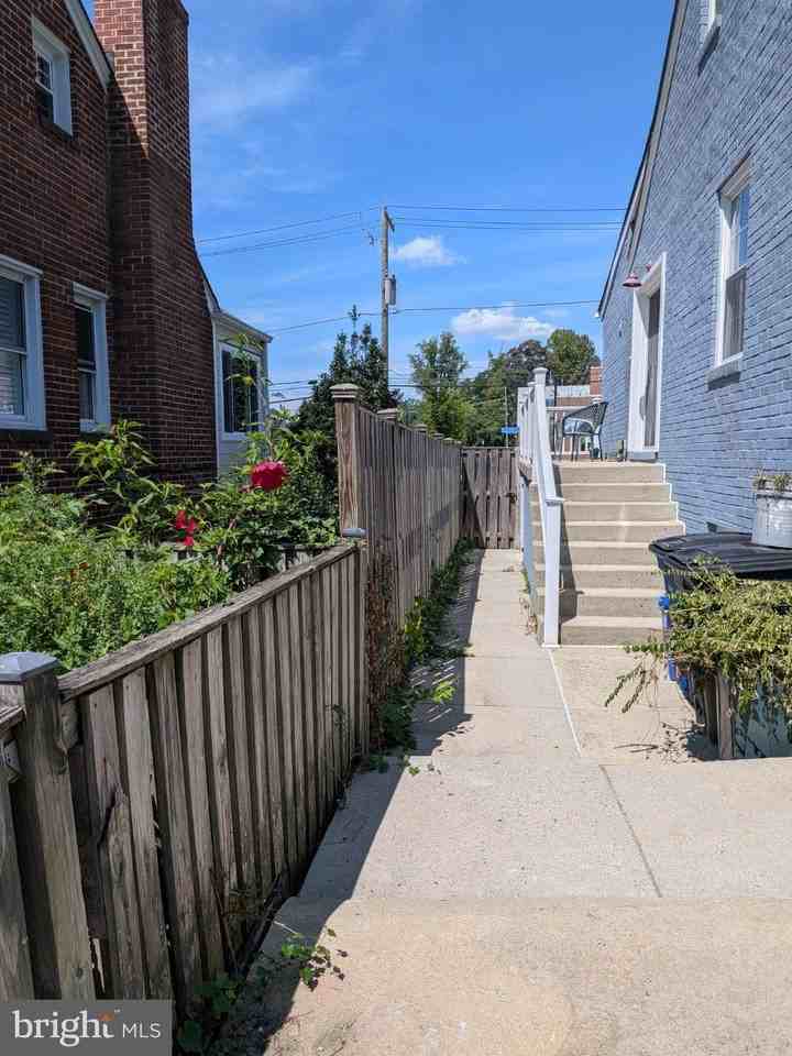 2102 Luzerne Ave - Photo 2 of 18