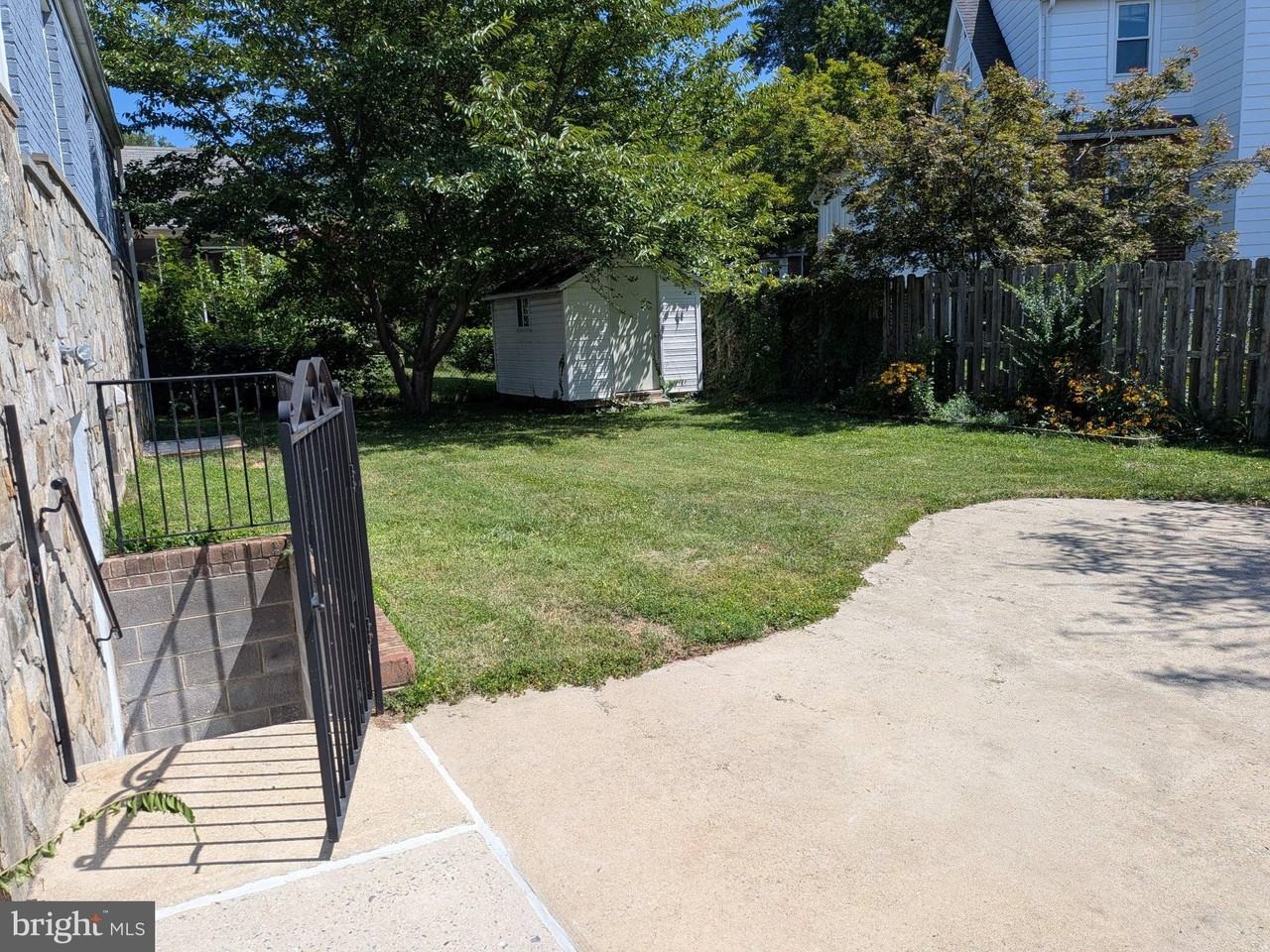 2102 Luzerne Ave - Photo 3 of 18