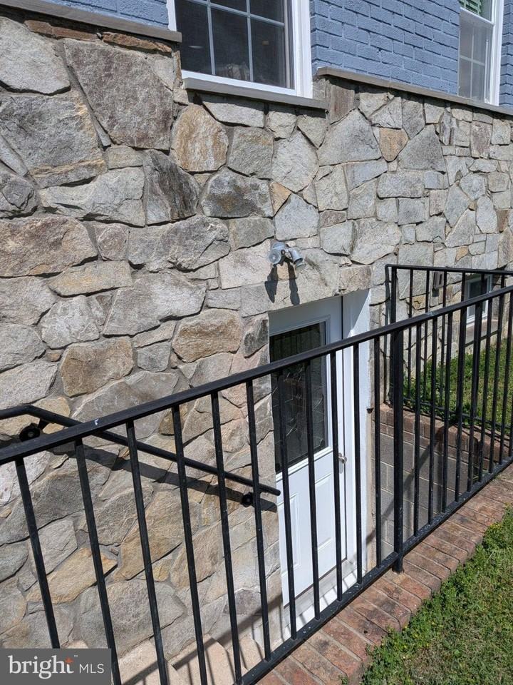 2102 Luzerne Ave - Photo 4 of 18