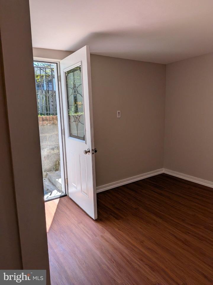 2102 Luzerne Ave - Photo 5 of 18