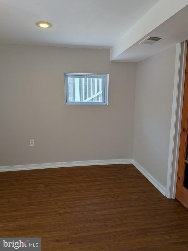 2102 Luzerne Ave - Photo 6 of 18