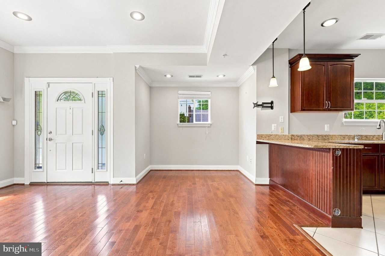 10717 Bentley Ln - Photo 5 of 40