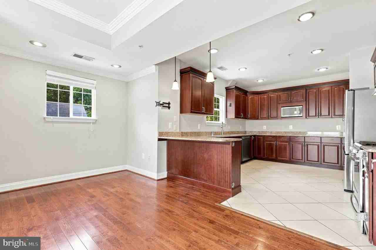 10717 Bentley Ln - Photo 6 of 40