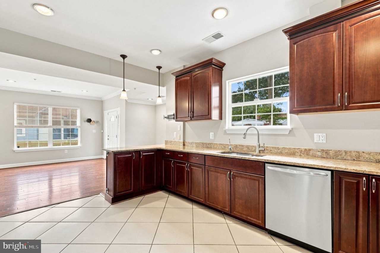 10717 Bentley Ln - Photo 7 of 40