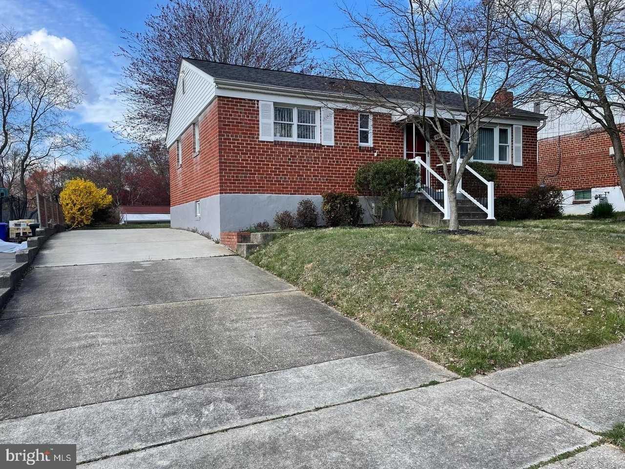 4426 Hallet St - Photo 2 of 47