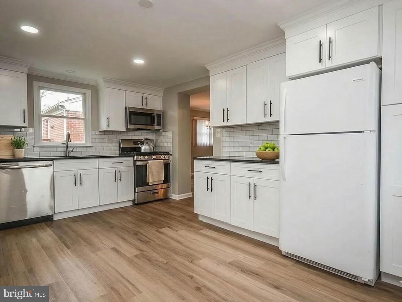 4426 Hallet St - Photo 4 of 47