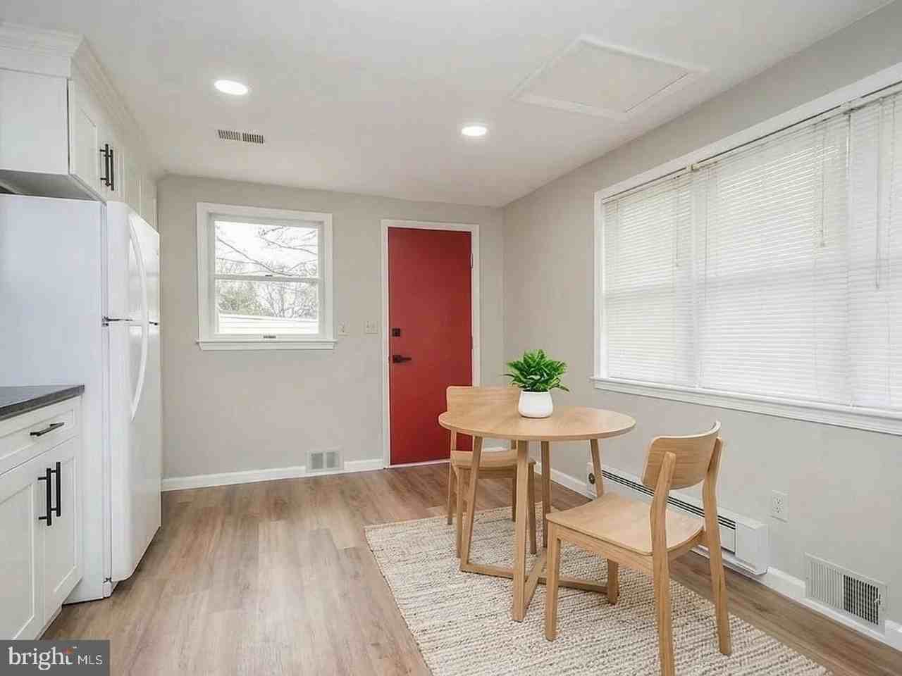 4426 Hallet St - Photo 6 of 47