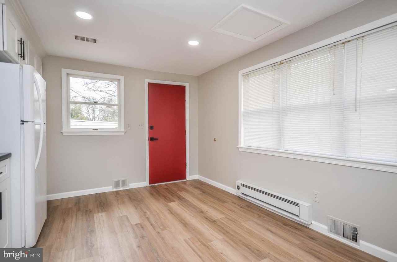 4426 Hallet St - Photo 7 of 47