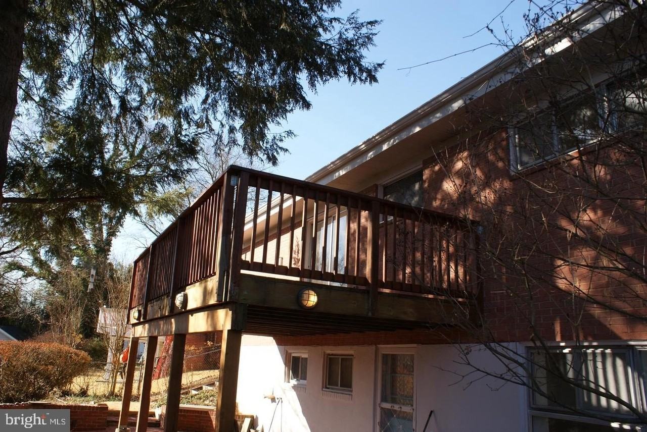 4 Rosanne Ln - Photo 4 of 42
