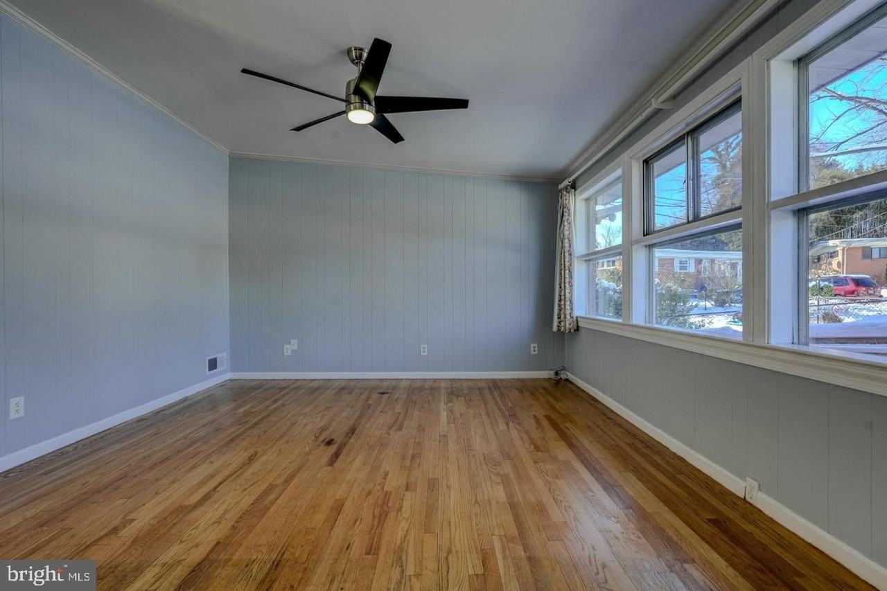 4 Rosanne Ln - Photo 6 of 42