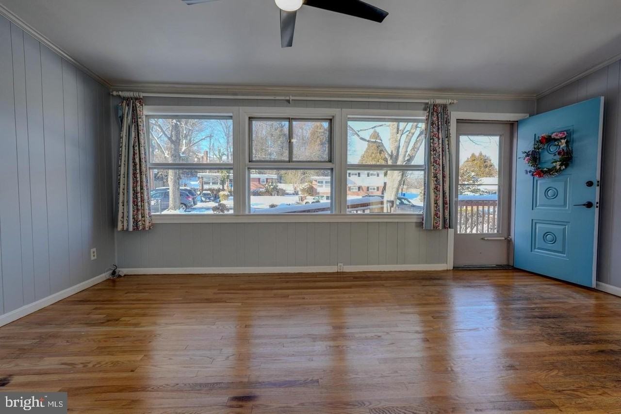 4 Rosanne Ln - Photo 7 of 42