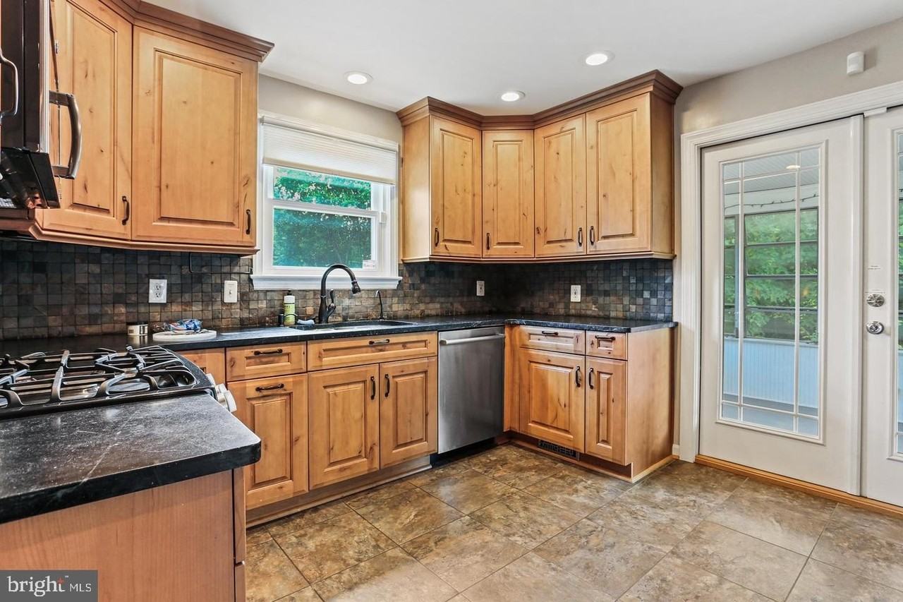 11713 King Tree St - Photo 2 of 21