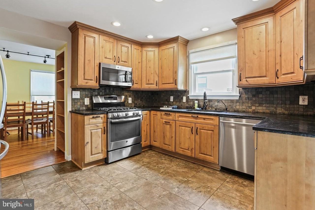 11713 King Tree St - Photo 3 of 21