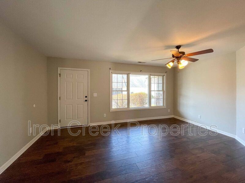 100 Rotunda Cir - Photo 2 of 18