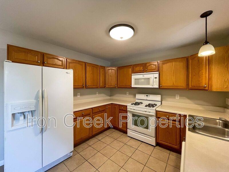 100 Rotunda Cir - Photo 5 of 18