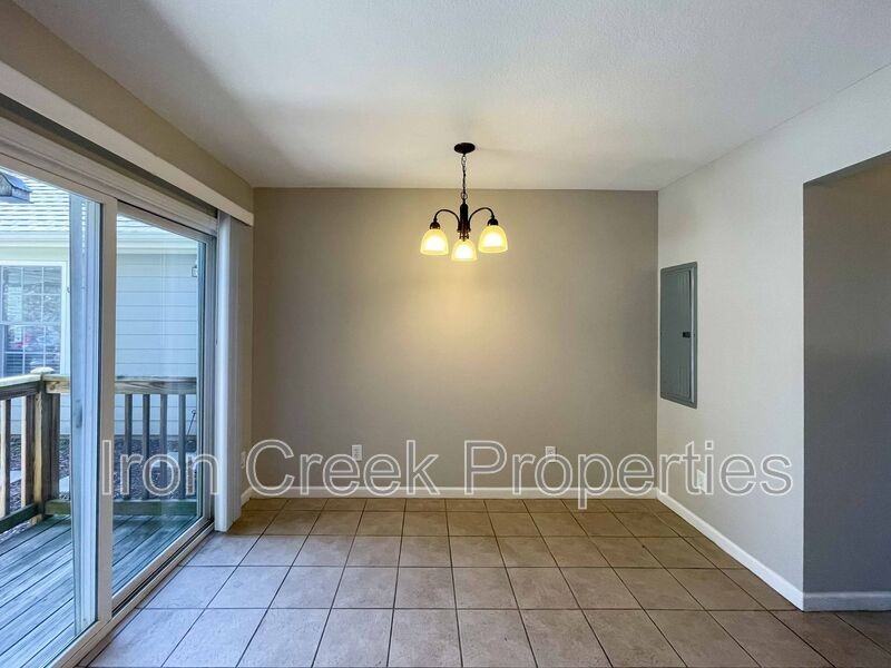 100 Rotunda Cir - Photo 7 of 17