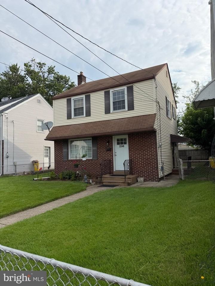 2248 Hollinshed Ave - Photo 2 of 25