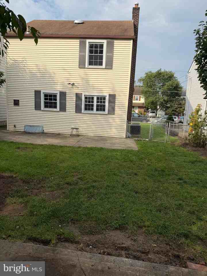 2248 Hollinshed Ave - Photo 4 of 25