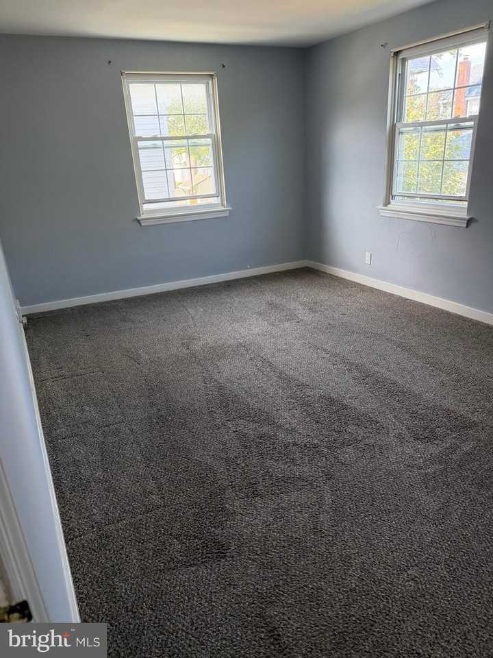 2248 Hollinshed Ave - Photo 5 of 25