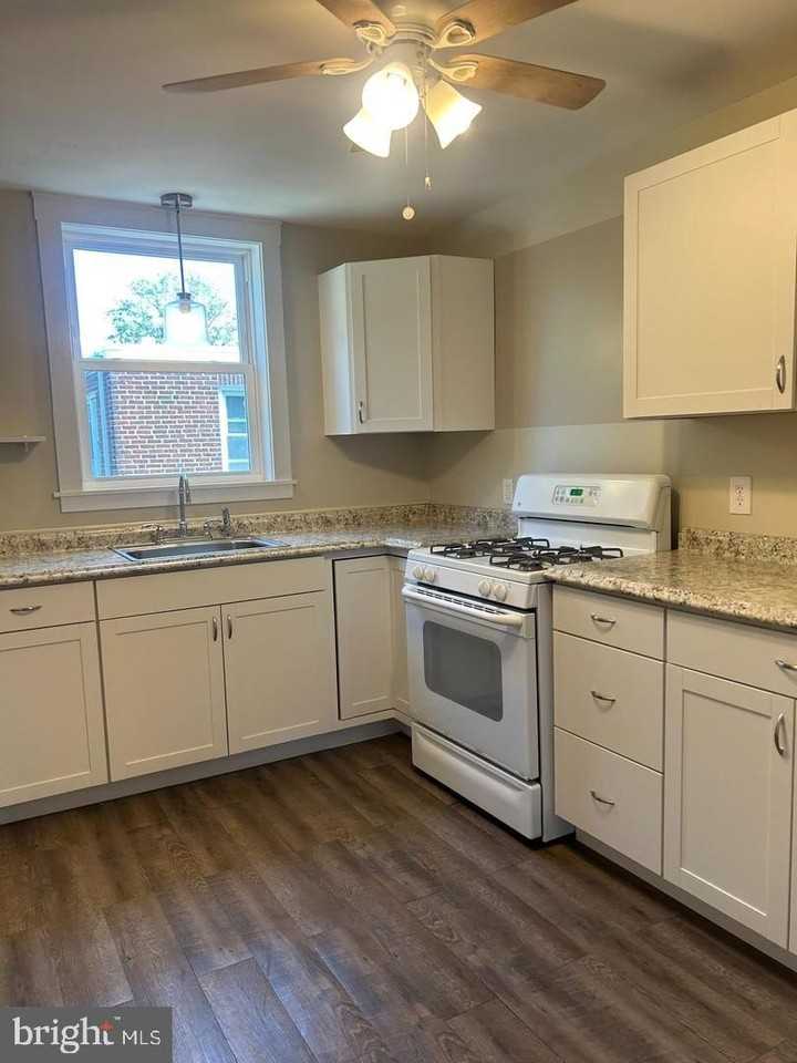 613 Broadway - Photo 6 of 12