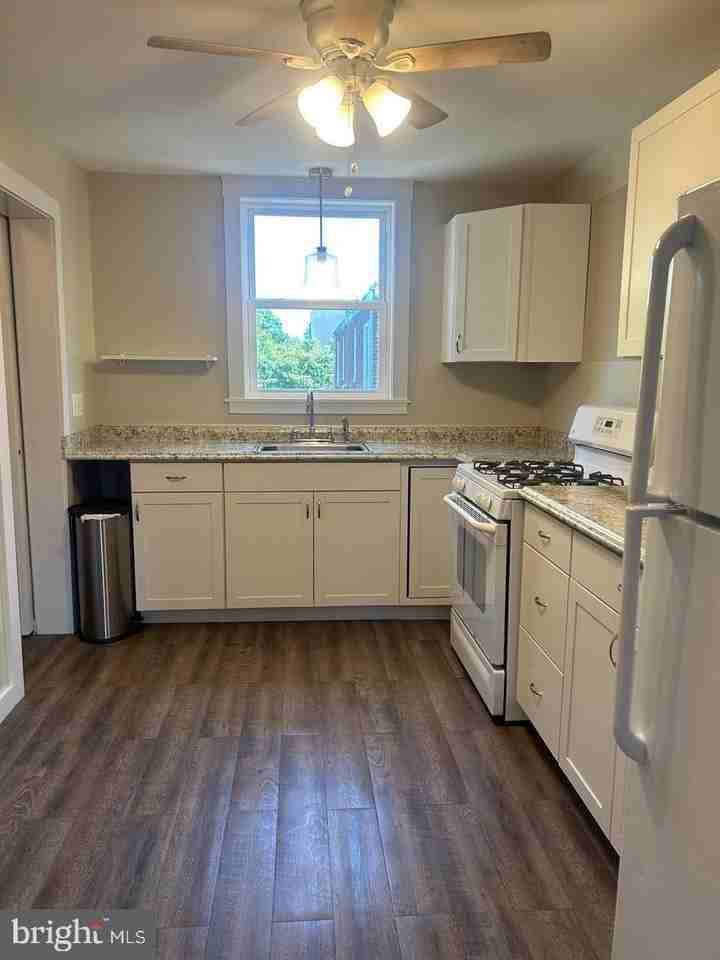 613 Broadway - Photo 7 of 12