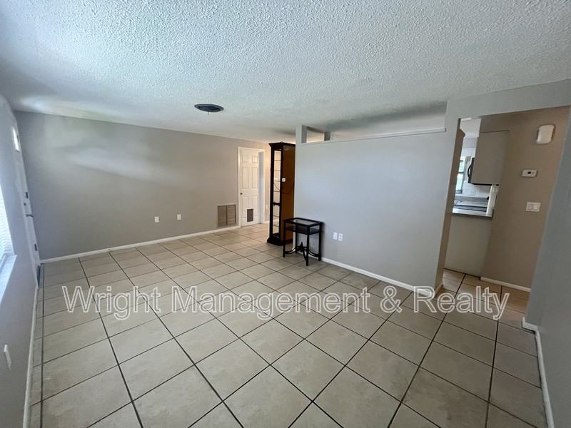 5033 Farley Dr - Photo 4 of 25