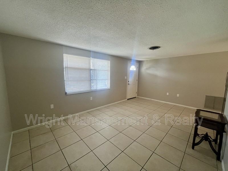 5033 Farley Dr - Photo 5 of 25