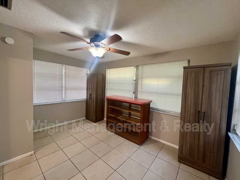 5033 Farley Dr - Photo 7 of 25