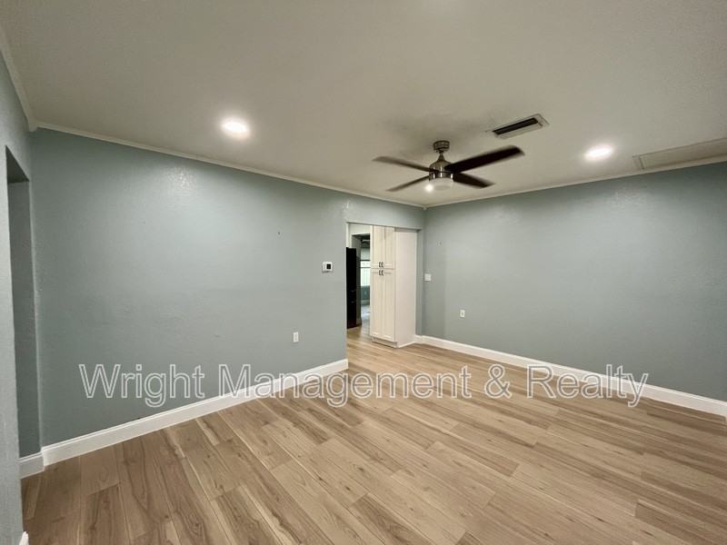 8330 Waverly Rd N - Photo 4 of 26