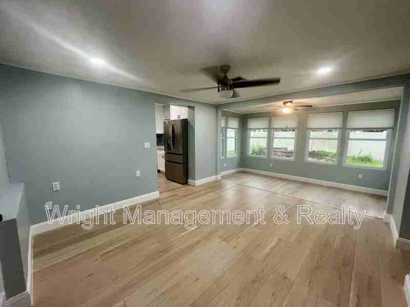8330 Waverly Rd N - Photo 7 of 26