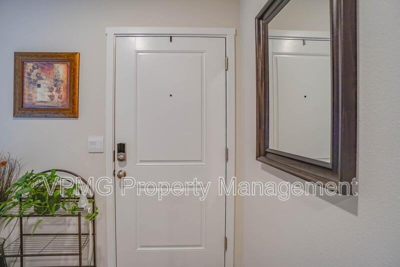 10932 Ne 127th Ave - Photo 5 of 33