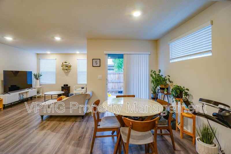 10932 Ne 127th Ave - Photo 7 of 33