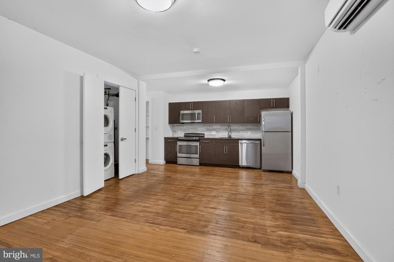2321 Fitzwater St #204 - Photo 3 of 30