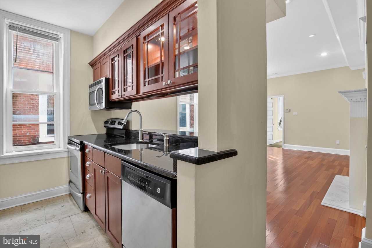 1712 Wallace St #202